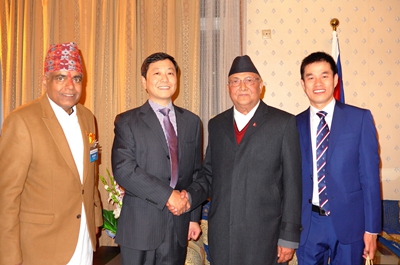 尼泊尔总理奥利（左三）接见集团董事长章小华